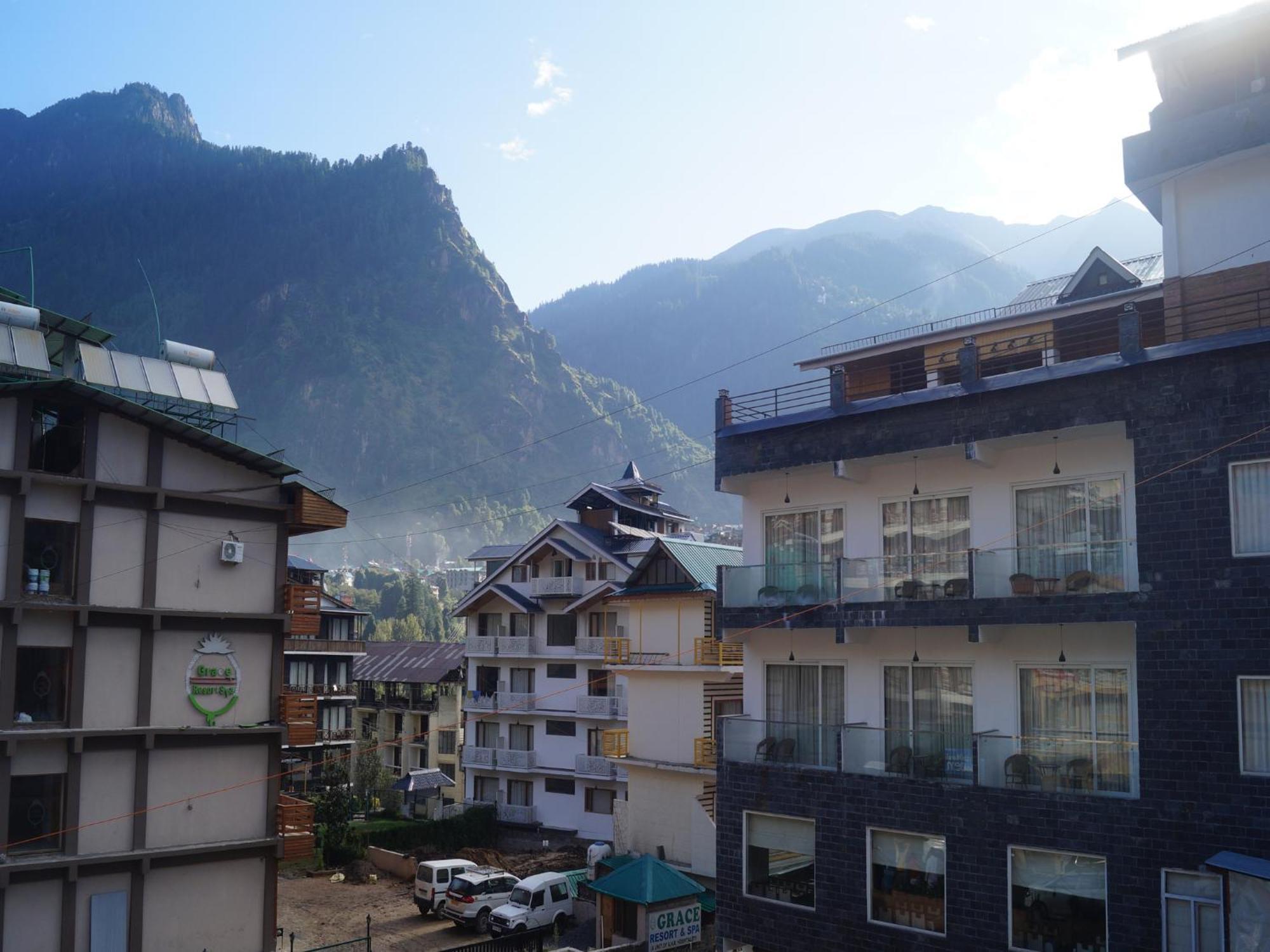 Hotel Manali Queen Exteriör bild