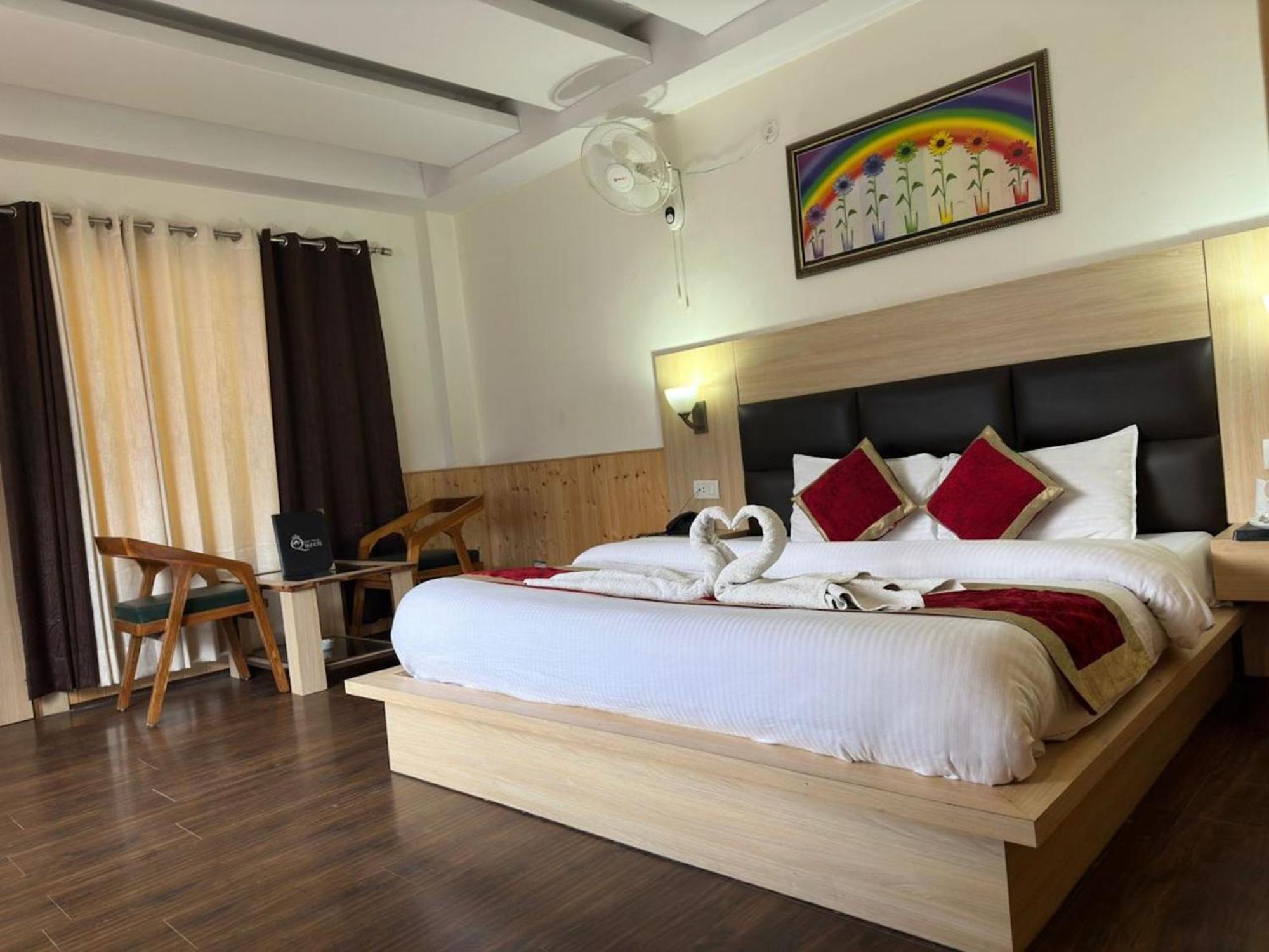 Hotel Manali Queen Exteriör bild