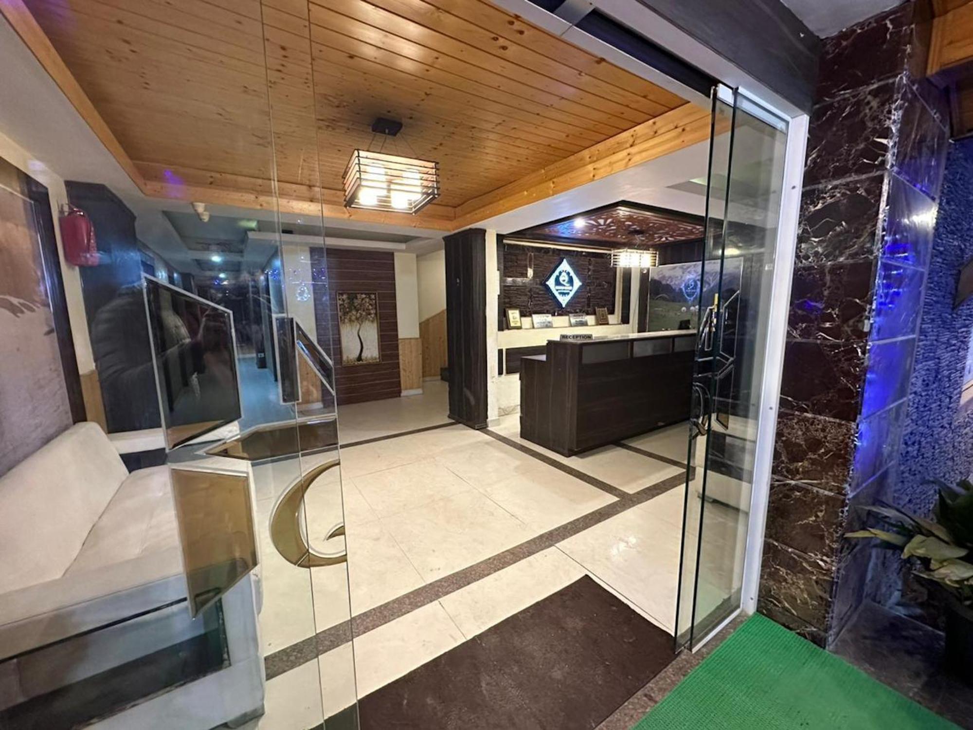 Hotel Manali Queen Exteriör bild